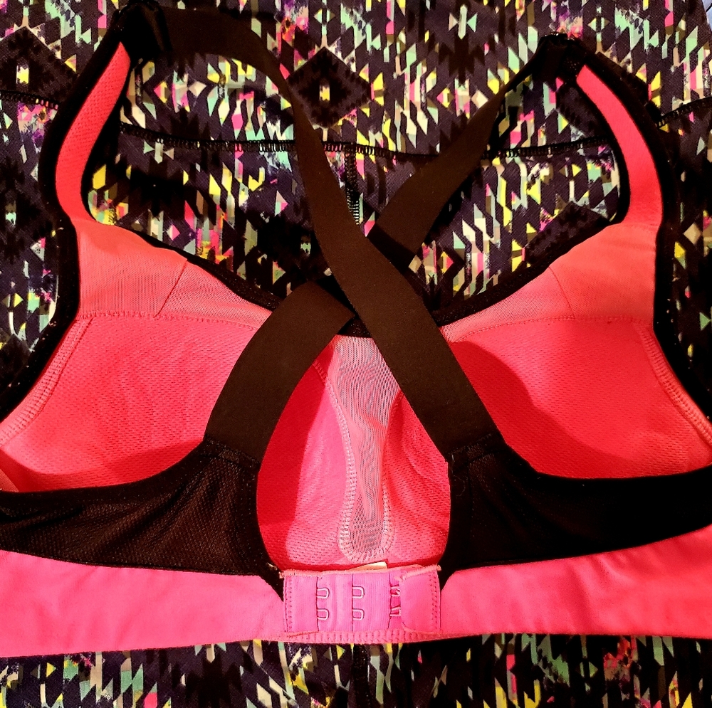Victoria Secret Workout Set - Picture 5 of 7